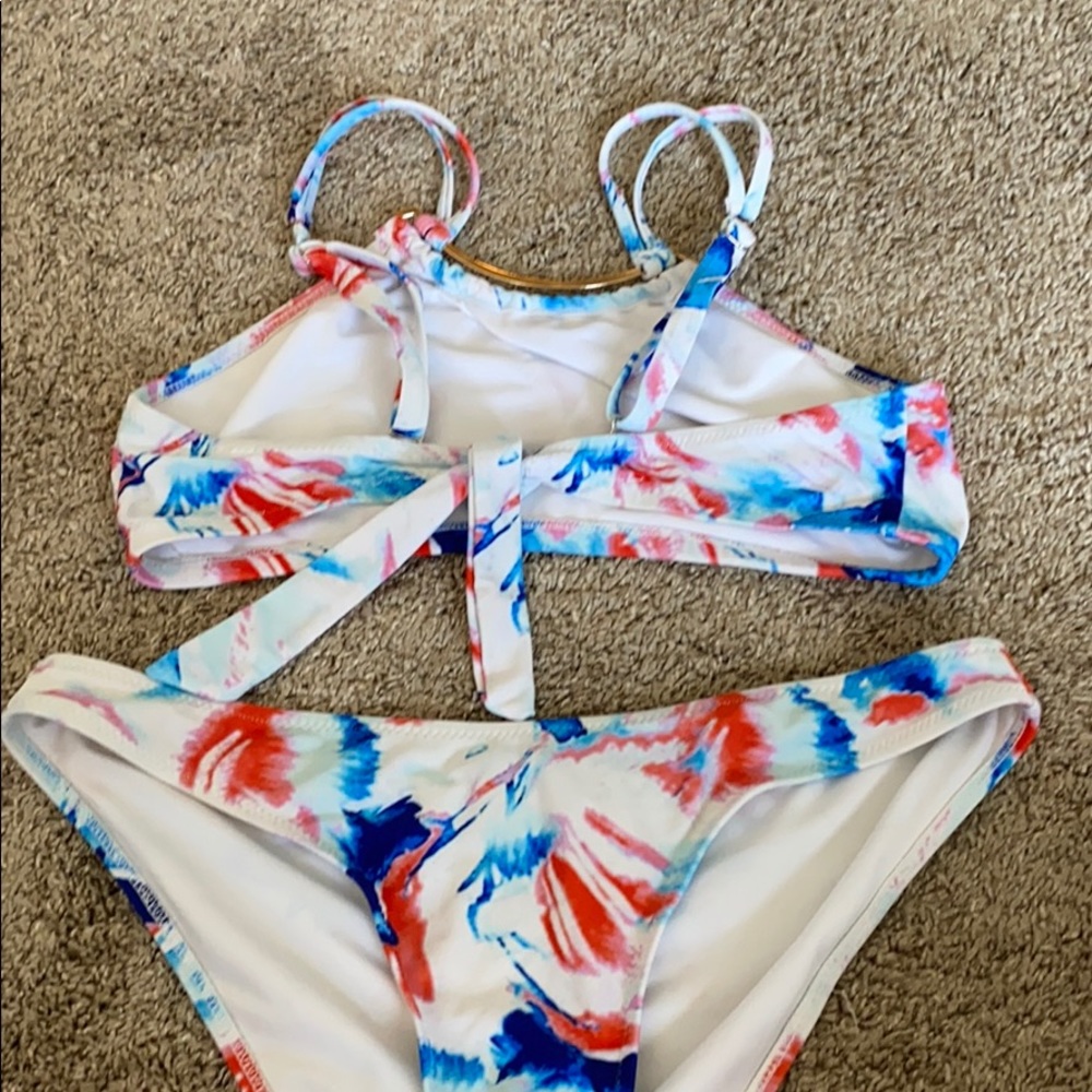 Bikini - Picture 2 of 2